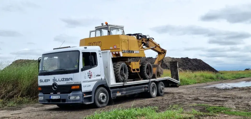 None Šlep služba  • 4