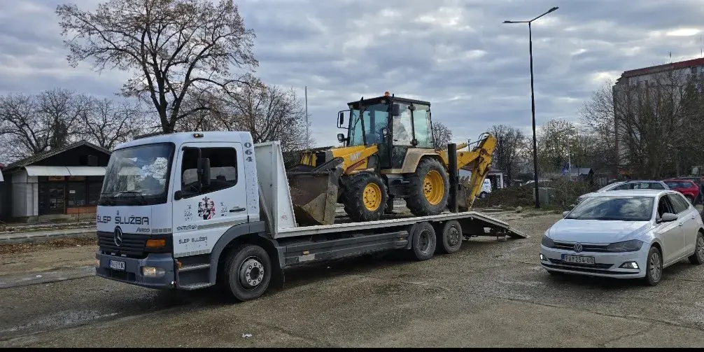 None Šlep služba  • 6