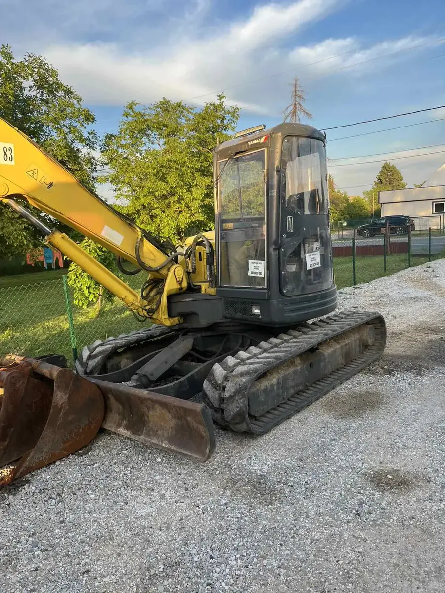 Srednji bager Yanmar • Vio 70, godište 2000 • 1