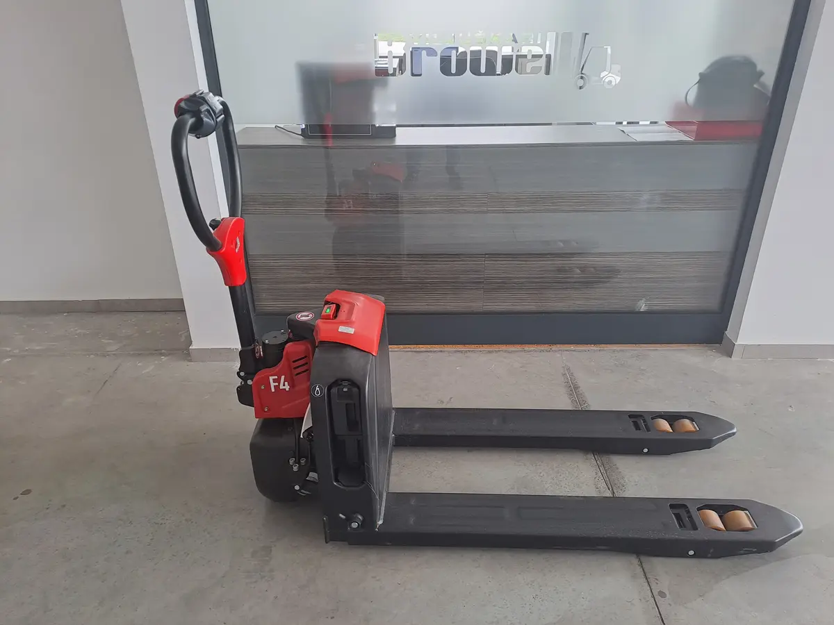 None EP Equipment • F4, godište 2024 • 1