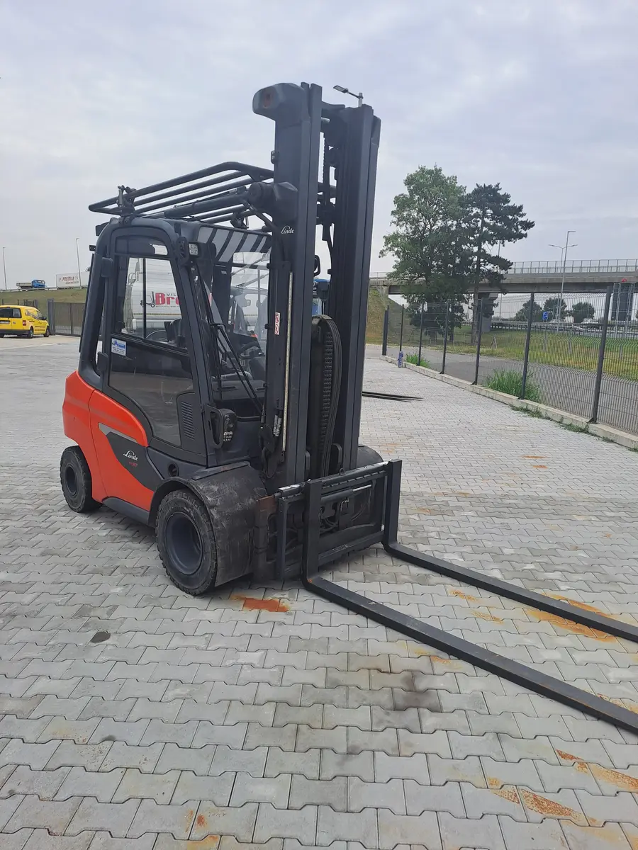 Dizel viljuškar Linde • H30D, godište 2020 • 6