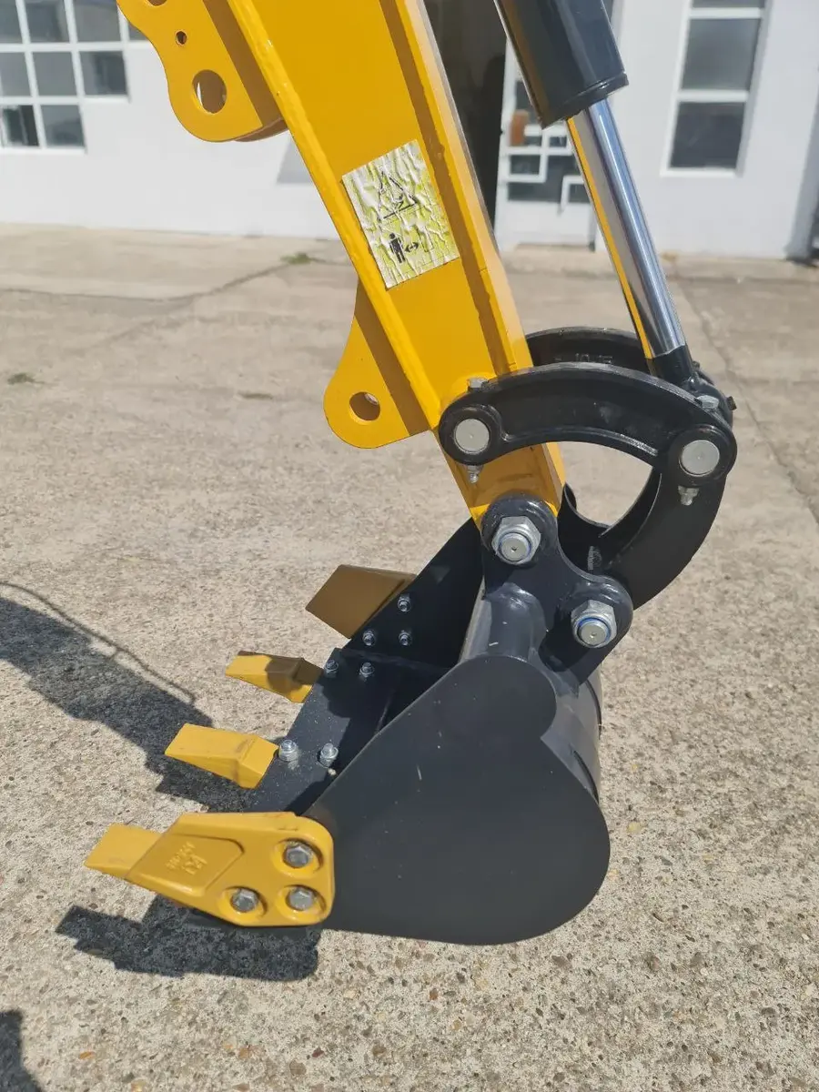 Mini bager Cartiwell • MINI BAGER  CW 10 KABINA Full Oprema, godište 2025 • 5