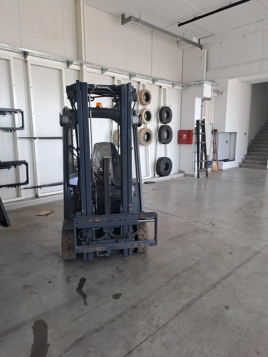 Električni viljuškar Linde • E16C-02, godište 2015 • 1