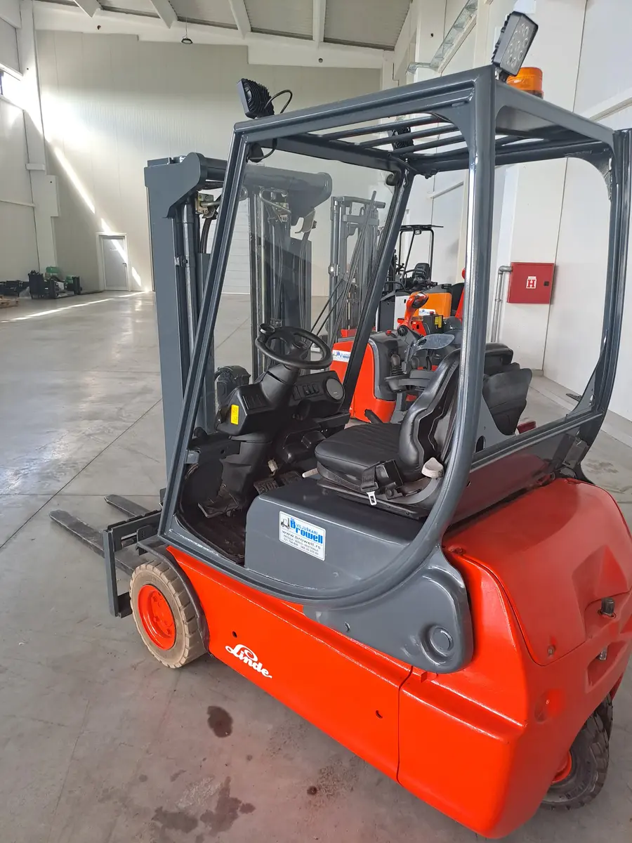 Električni viljuškar Linde • E16-02, godište 2003 • 2