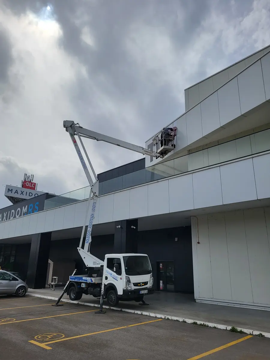 Auto dizalica sa korpom Comet Eurosky 219HQ, godište 2019 • 7