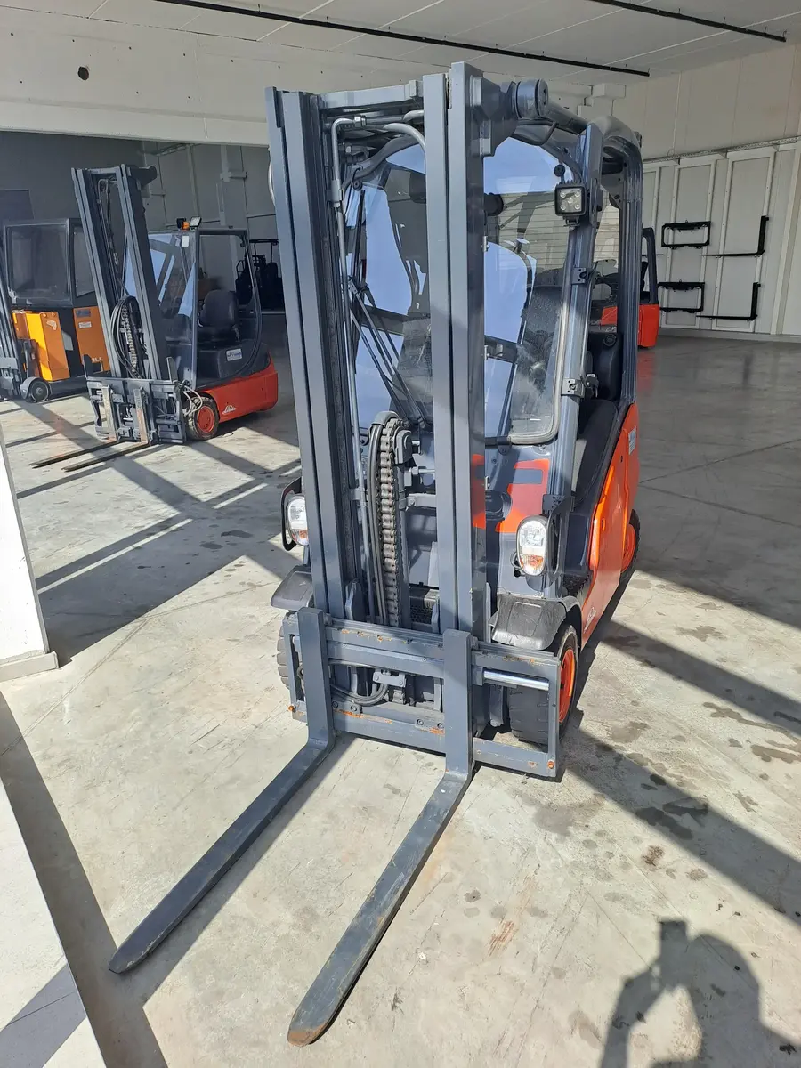 Gasni viljuškar Linde • H16T, godište 2014 • 1