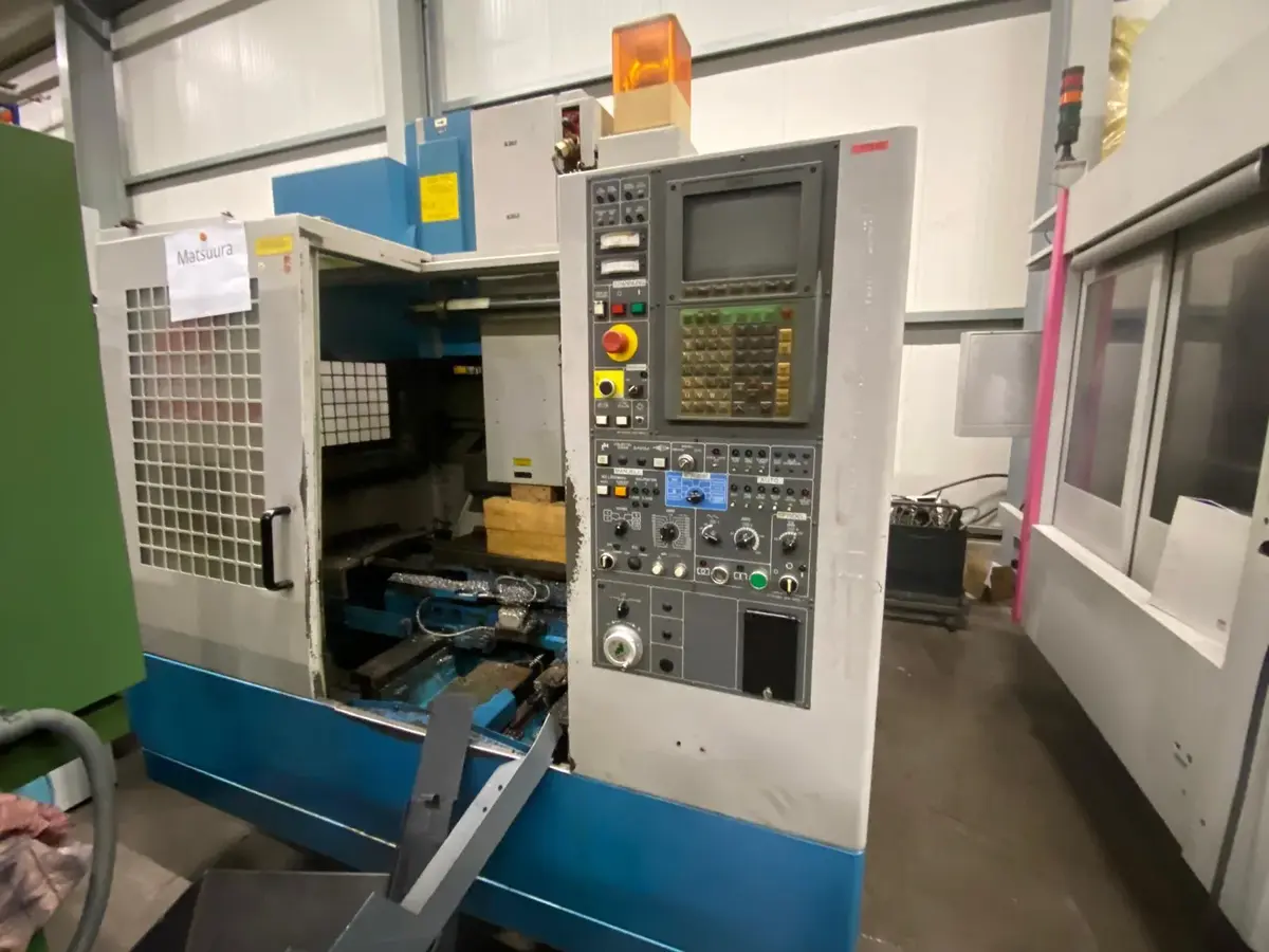 None Obradni centar glodalica vertikalna   • Matsuura • MC-600VF, godište 1998 • 1