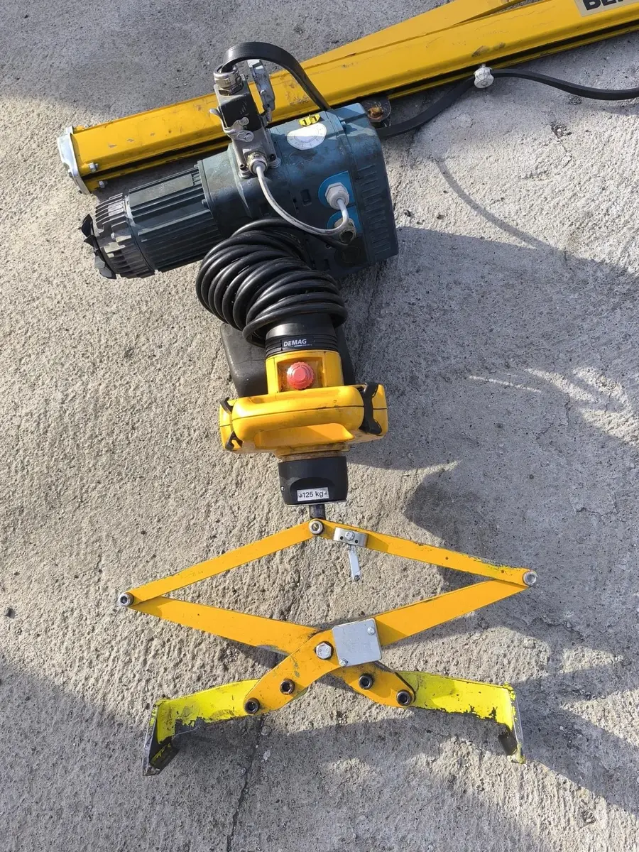 Kran za sve terene Demag • Stubna okretna dizalica/kran • 2