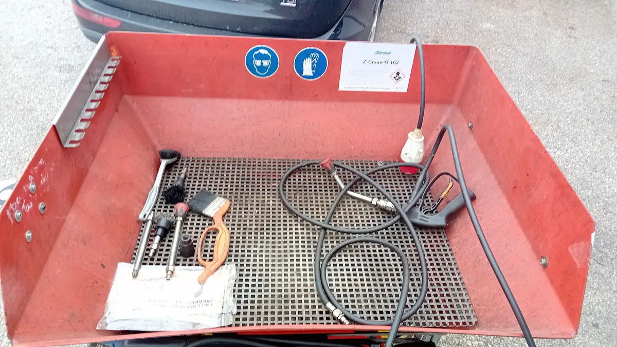 Mašina za pranje pod pritiskom 1000SR  Sto za čišćenje delova , godište 2001 • 8