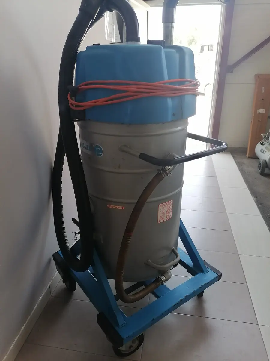 Usisivač za suvo i mokro čišćenje RI 300 W 2 E Industrijski usisivač , godište 2011 • 5