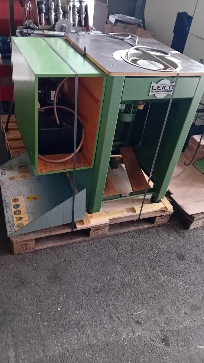 None Mašina za poliranje metalnih delova • 1