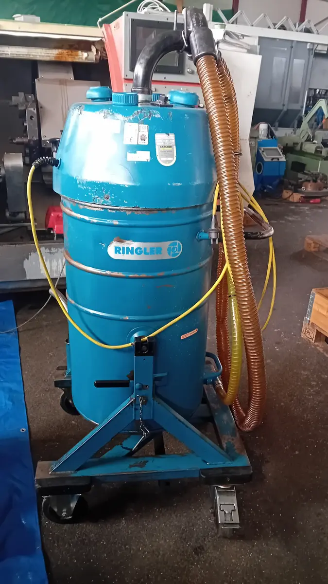 Usisivač za suvo i mokro čišćenje Ringler • Industrijski usisivač, godište 2002 • 1