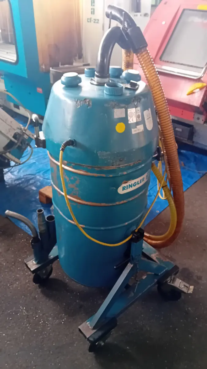 Usisivač za suvo i mokro čišćenje Ringler • Industrijski usisivač, godište 2002 • 5