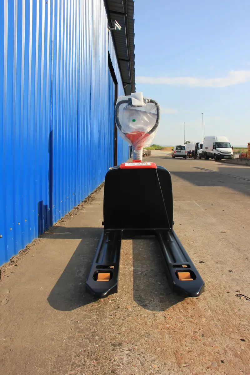 None EP Equipment • F4 , godište 2025 • 3