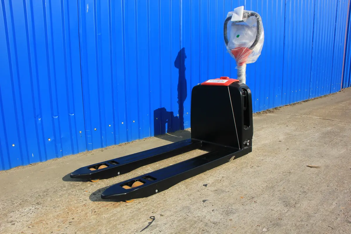 None EP Equipment • F4 , godište 2025 • 2