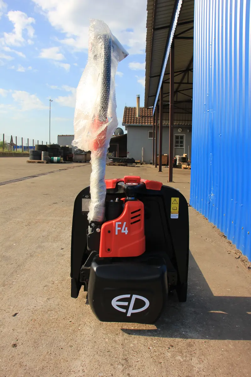 None EP Equipment • F4 , godište 2025 • 4