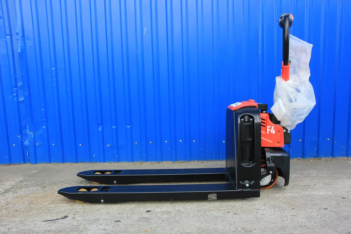 None EP Equipment • F4 , godište 2025 • 1