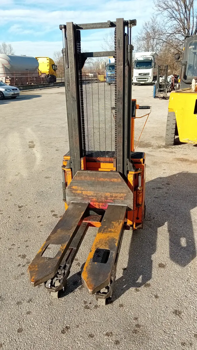 None Elektro paletar , godište 1991 • 4