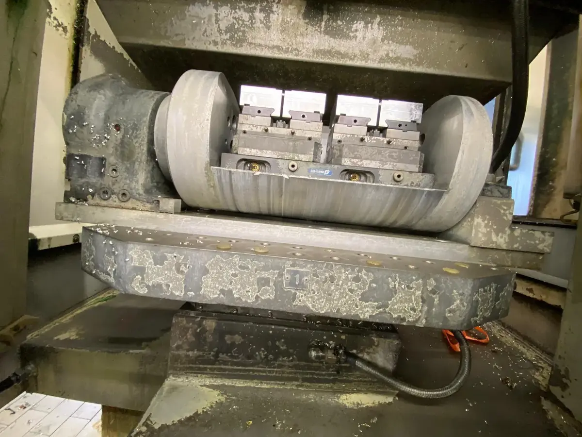 None Obradni centar vertikalni • Chiron  • FZ12W - CNC, godište 2001 • 5