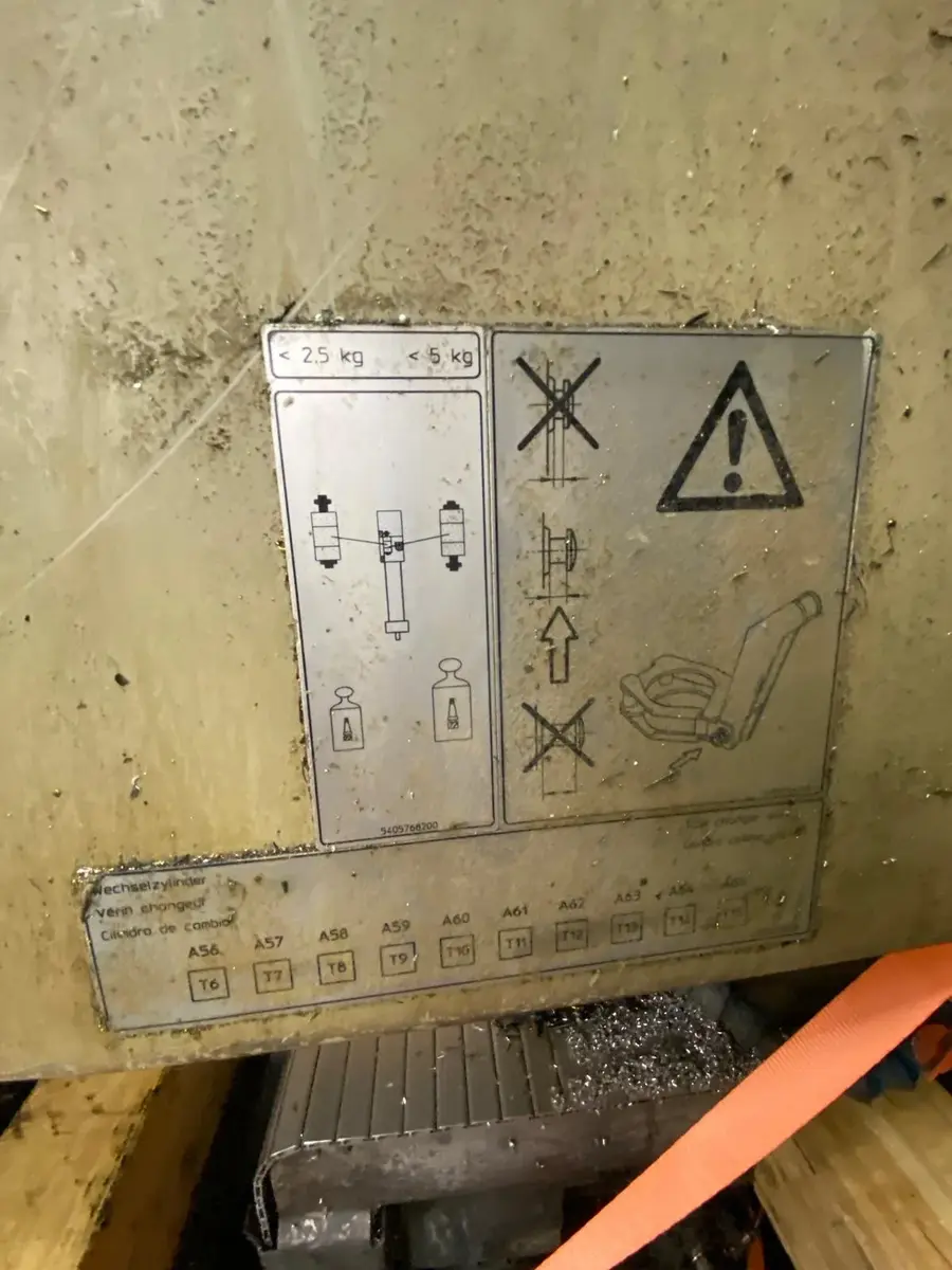 None Obradni centar vertikalni • Chiron  • FZ12W - CNC, godište 2001 • 6