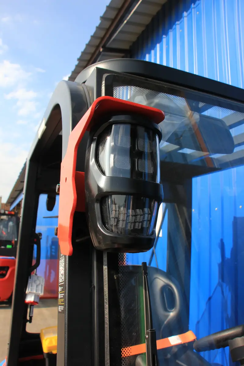 Električni viljuškar EP Equipment • EFL203 sa pozicionerom, godište 2025 • 3