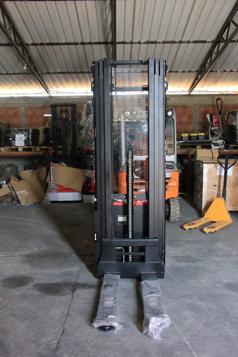 Električni viljuškar EP Equipment • WSA161, godište 2025 • 8