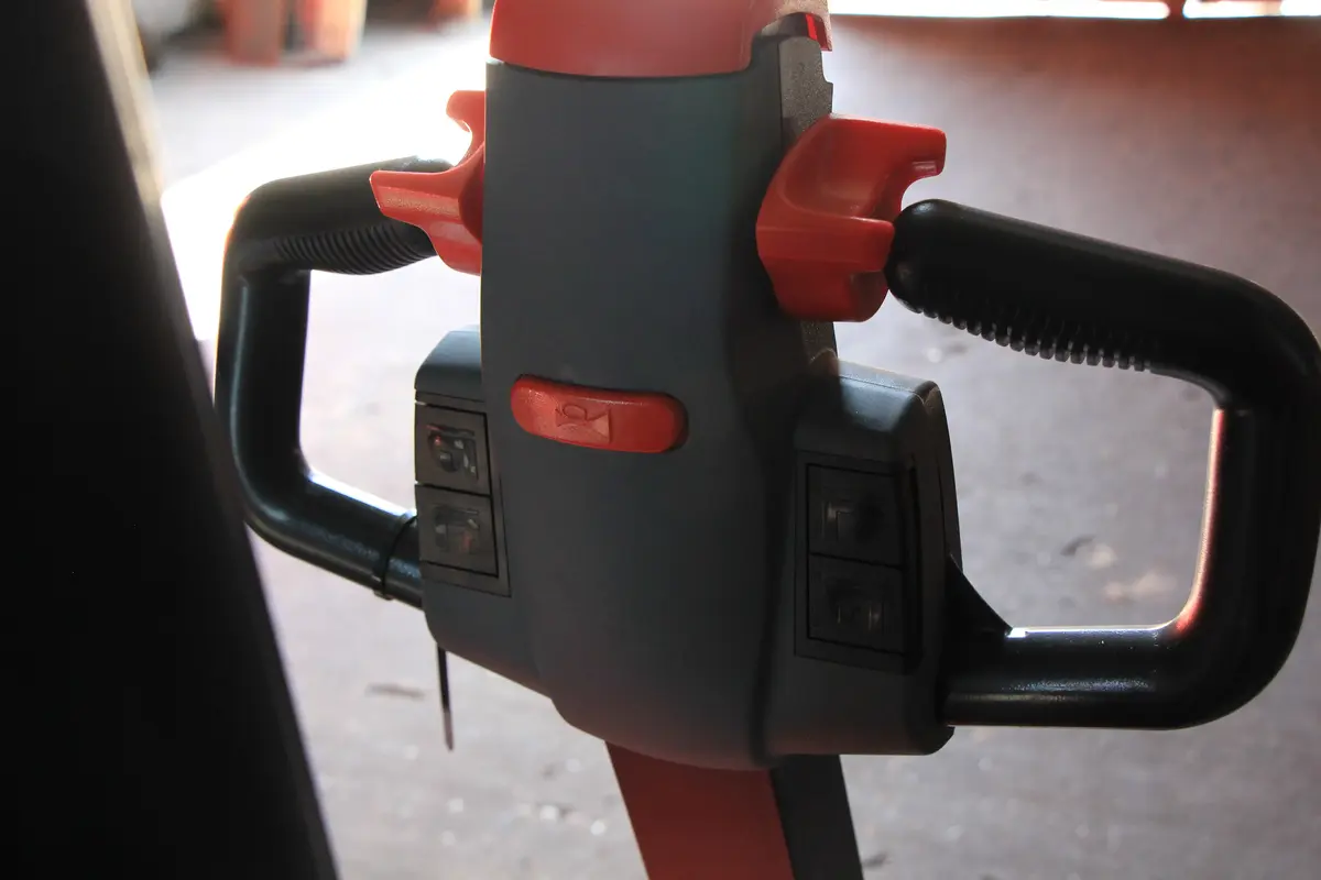 Električni viljuškar EP Equipment • ESA121, godište 2025 • 4