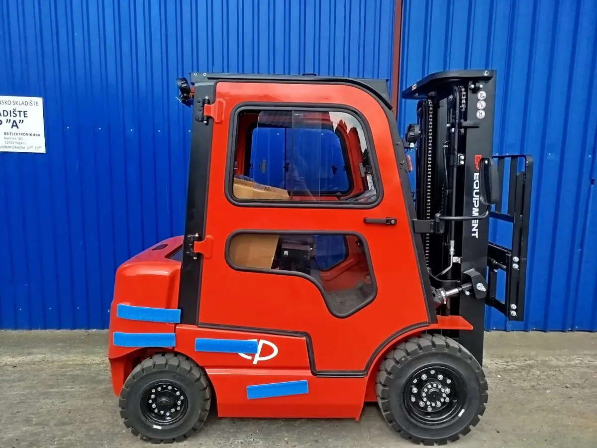 Dizel viljuškar EP Equipment • EP CPCD30T8-C240, godište 2025 • 4