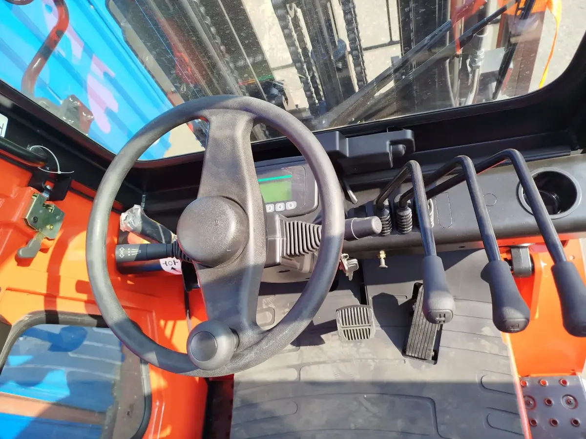 Dizel viljuškar EP Equipment • EP CPCD30T8-C240, godište 2025 • 5