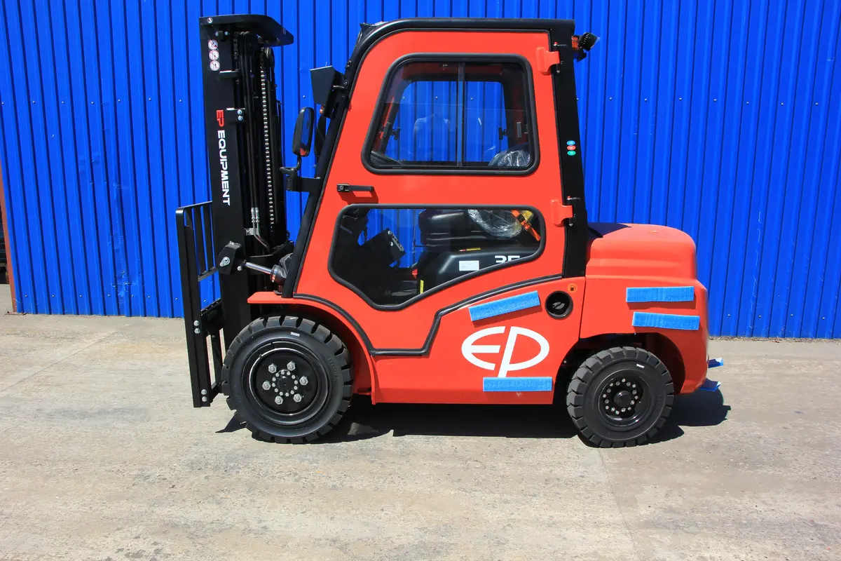 Dizel viljuškar EP Equipment • EP CPCD35T8-S4S, godište 2025 • 1