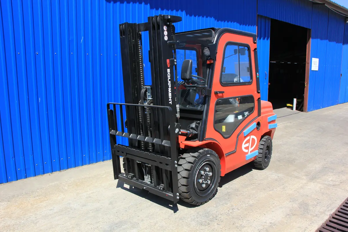 Dizel viljuškar EP Equipment • EP CPCD35T8-S4S, godište 2025 • 2