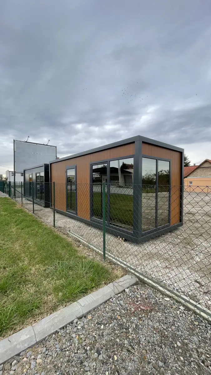 Stambeno-poslovni kontejner Varmus • Varmus Vikendica Dekor Drveta, godište 2025 • 2