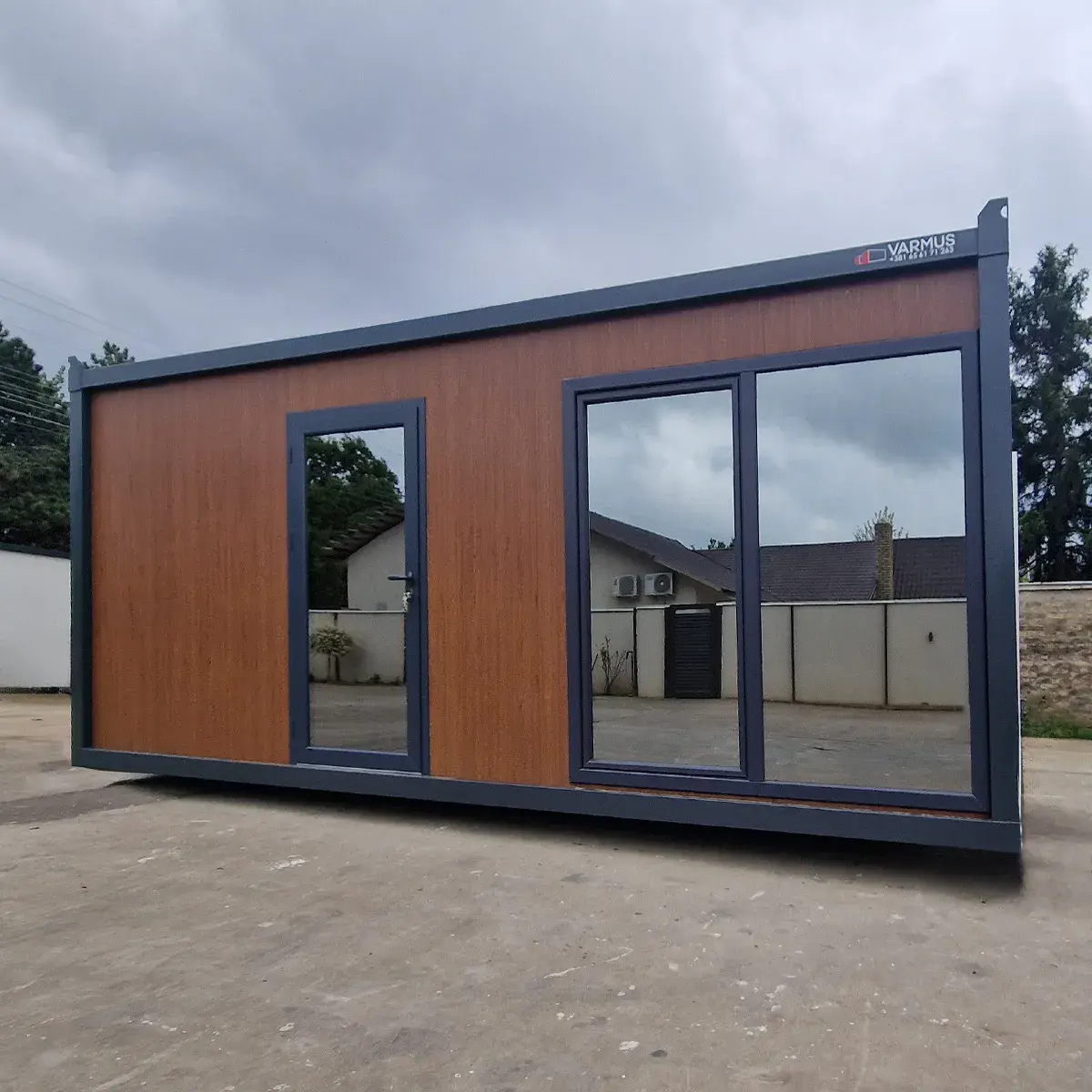 Stambeno-poslovni kontejner Varmus • Varmus Vikendica Dekor Drveta, godište 2025 • 1