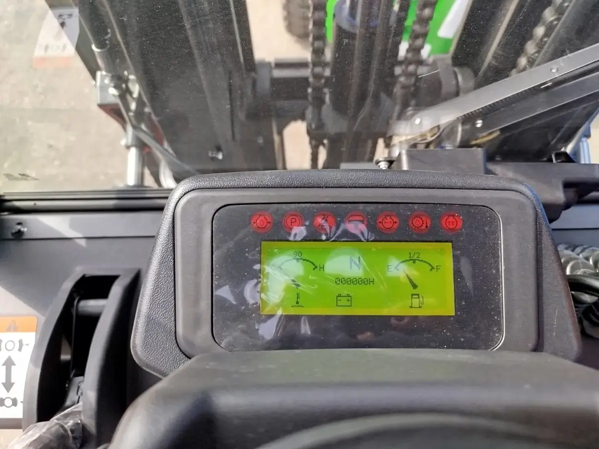 Dizel viljuškar EP Equipment • CPCD30T8-S4S, godište 2025 • 6