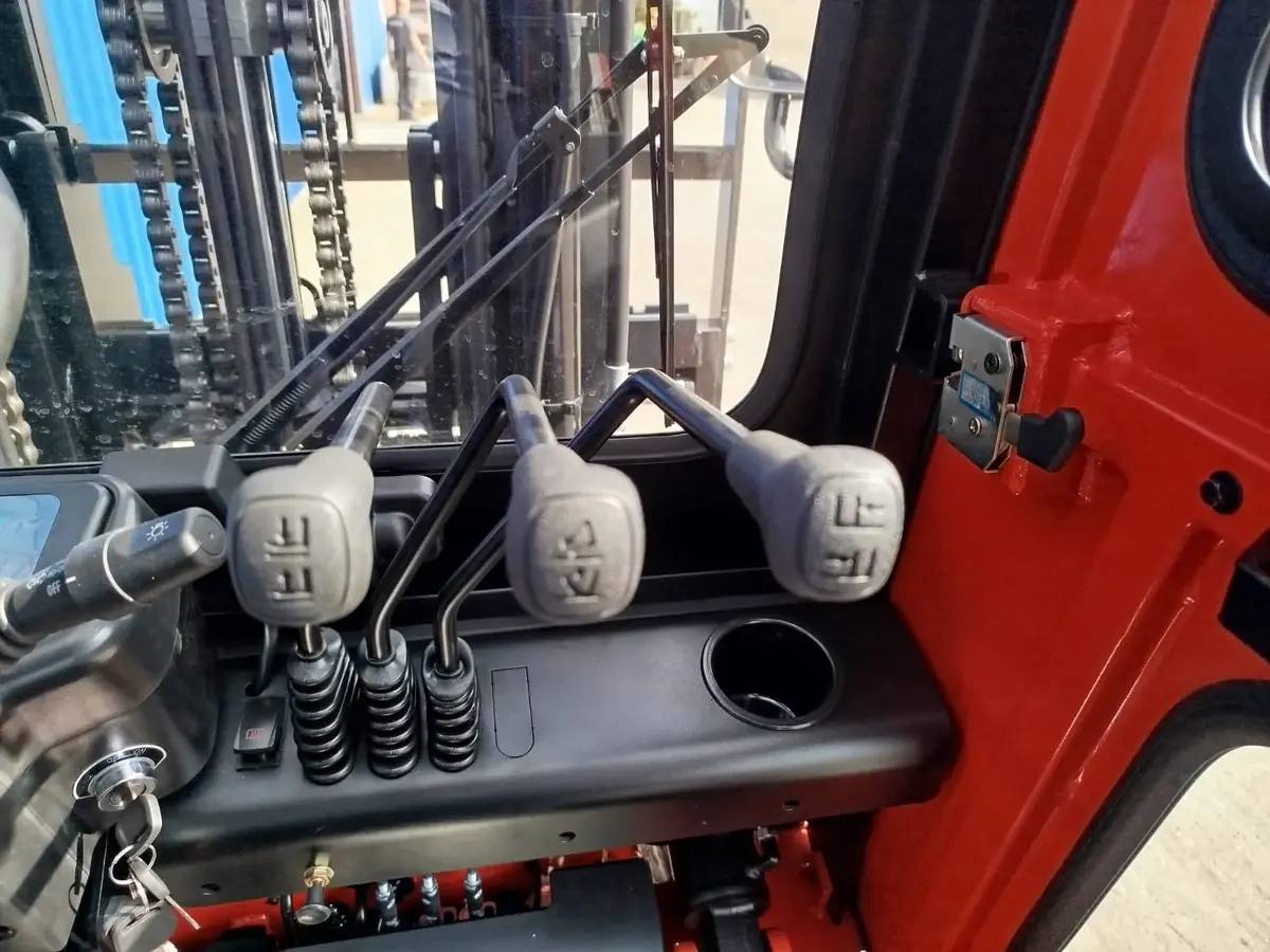 Dizel viljuškar EP Equipment • CPCD30T8-S4S, godište 2025 • 8