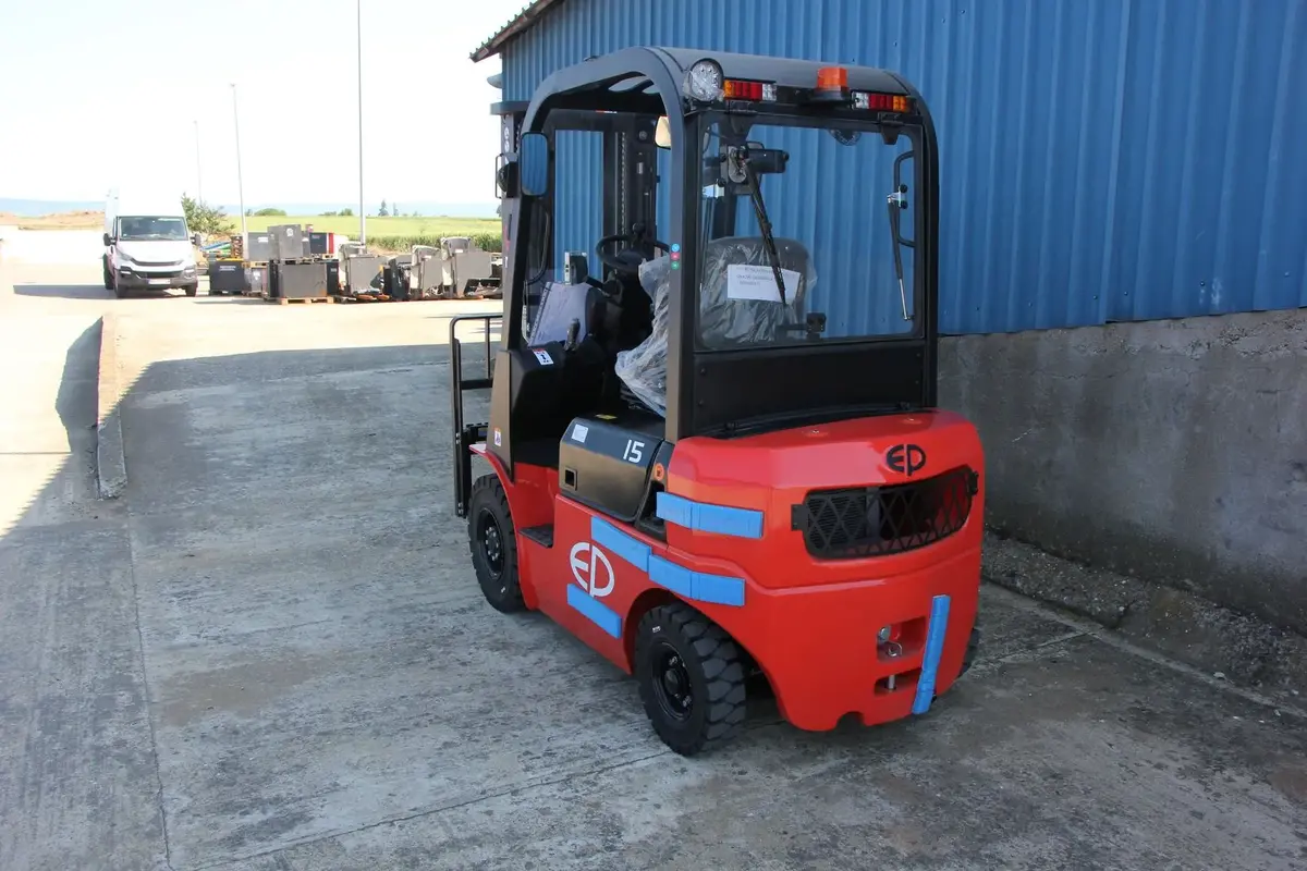 Dizel viljuškar EP Equipment • EP CPCD15T8-S4Q2, godište 2025 • 3