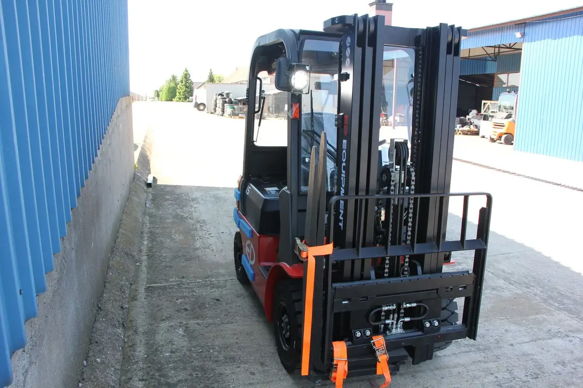 Dizel viljuškar EP Equipment • EP CPCD15T8-S4Q2, godište 2025 • 4