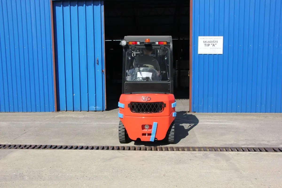 Dizel viljuškar EP Equipment • EP CPCD15T8-S4Q2, godište 2025 • 9