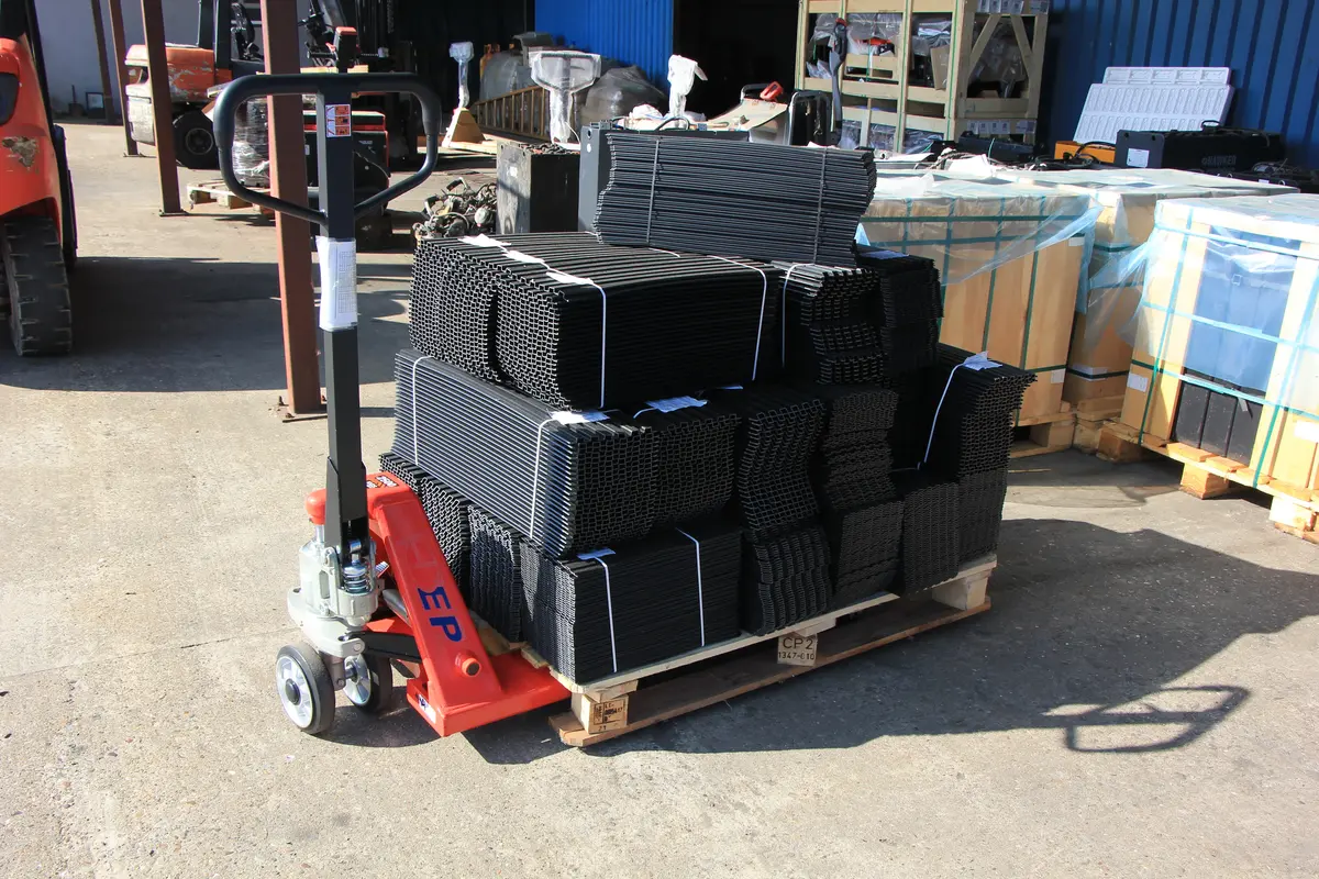 Terenski viljuškar EP Equipment • Ručni paletar CBY25, godište 2025 • 3