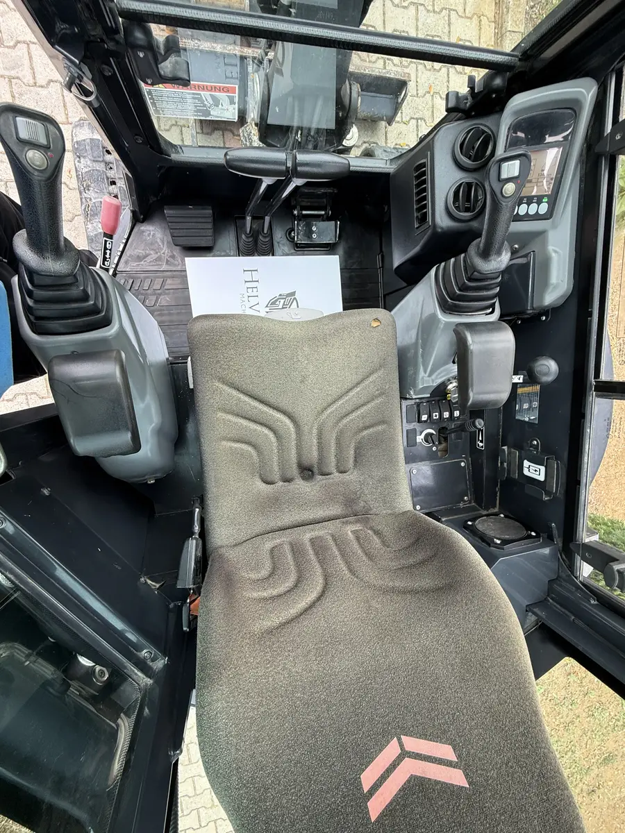 Mini bager Yanmar • Vio 26-6, godište 2020 • 7