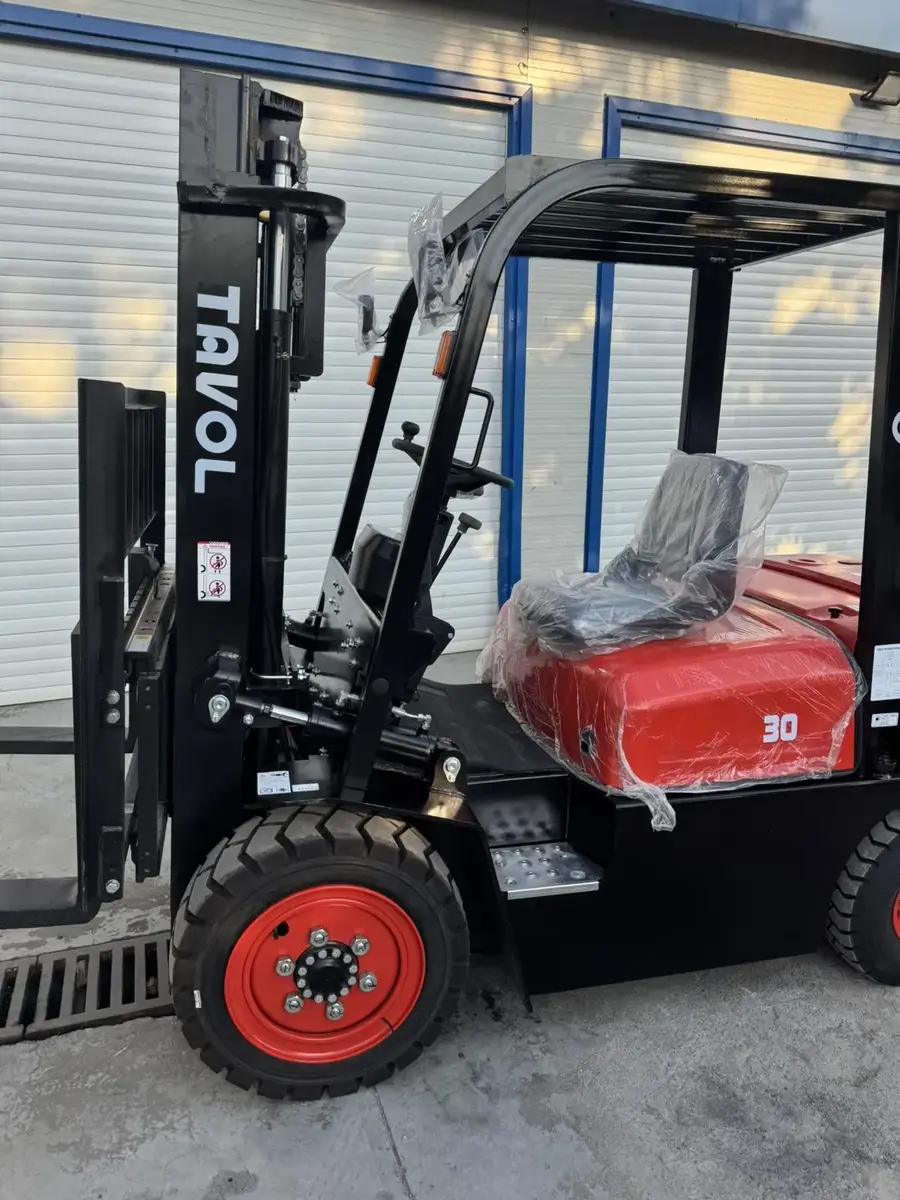 Dizel viljuškar Ostalo • 30, godište 2025 • 5