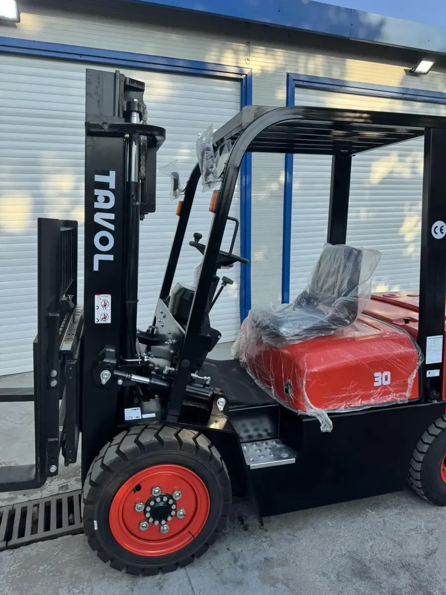 Dizel viljuškar Ostalo • 30, godište 2025 • 6