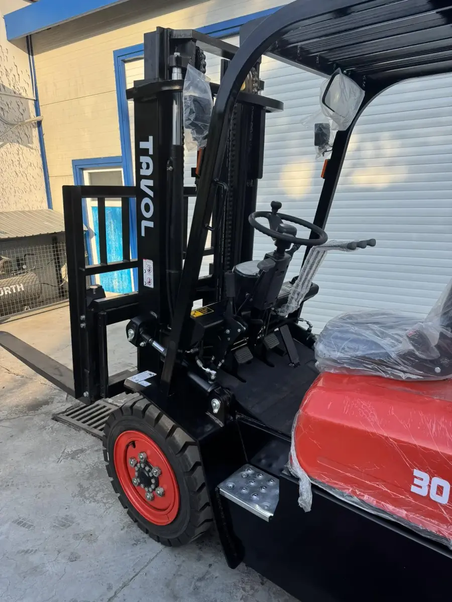 Dizel viljuškar Ostalo • 30, godište 2025 • 14