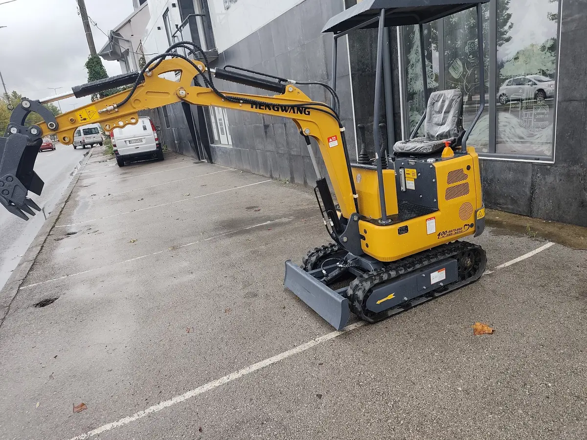 Mini bager Hengwang 1t, godište 2025 • 1