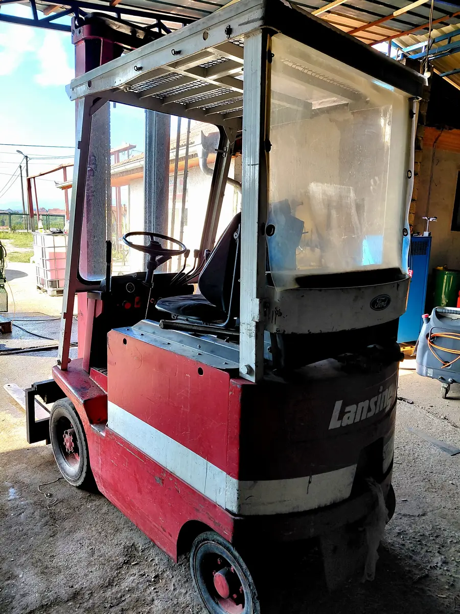 Električni viljuškar Lansing 1.5t pomak top stanje  • 4