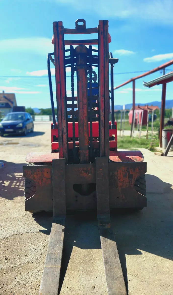 Dizel viljuškar Bks 4.5t  • 2