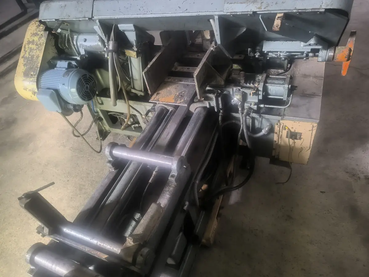 None Tračna testera  • Amada •  HA-250, godište 1981 • 2