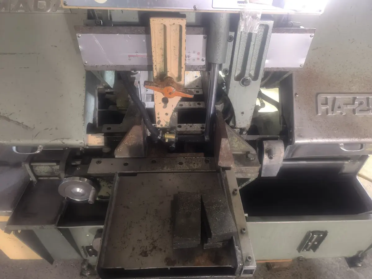 None Tračna testera  • Amada •  HA-250, godište 1981 • 7