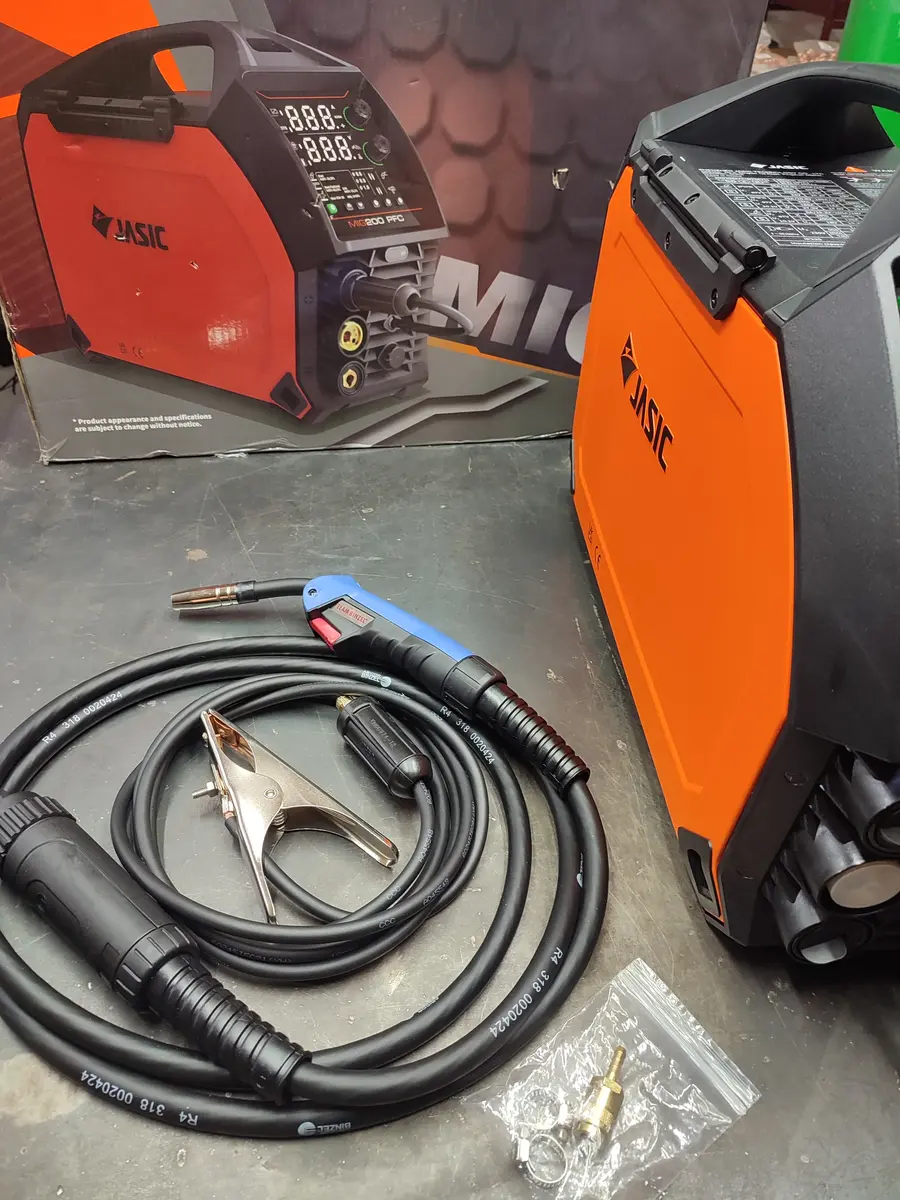 Aparat za zavarivanje Jasic evo 20 mig 200 pfc  • 2