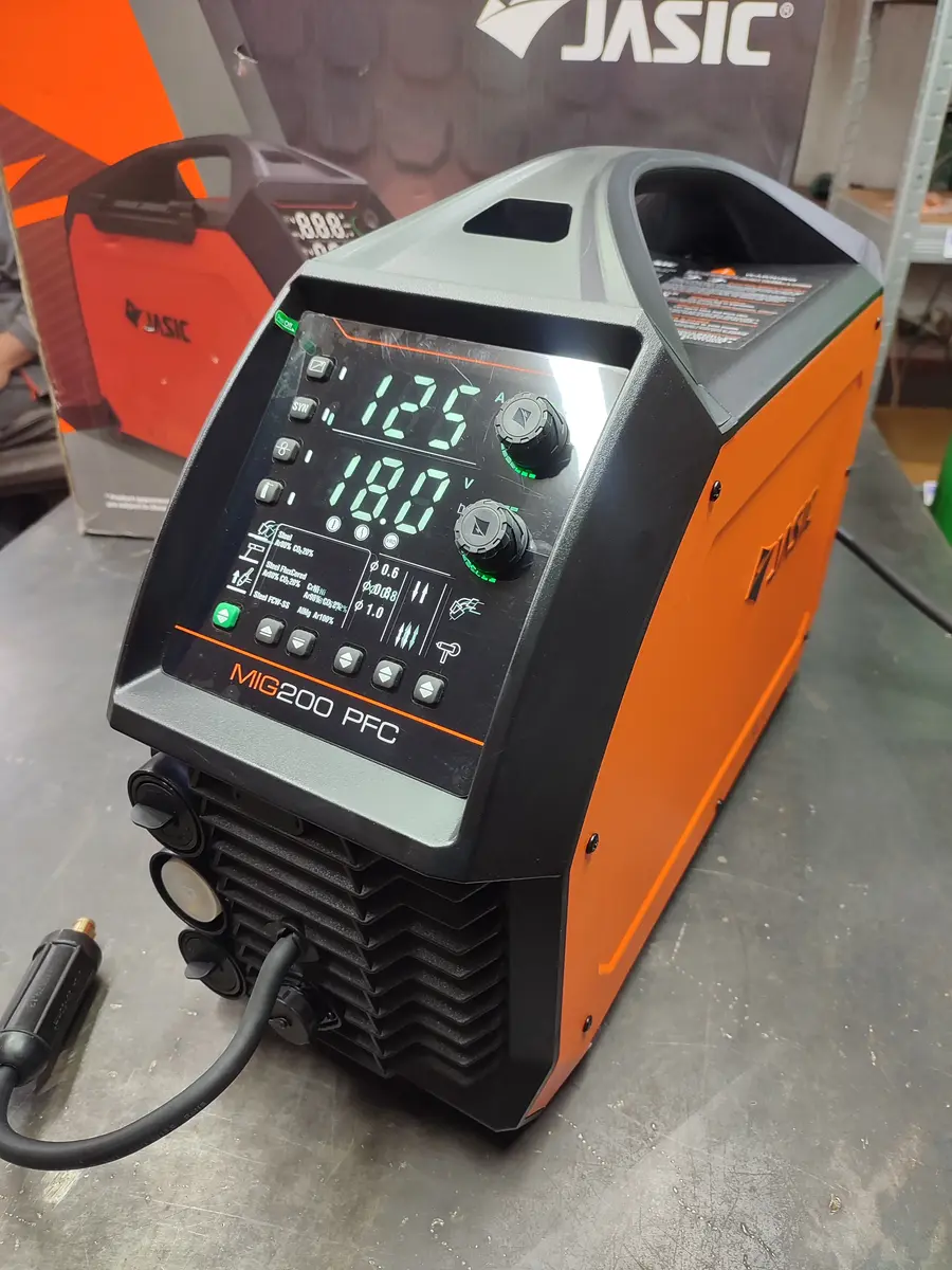 Aparat za zavarivanje Jasic evo 20 mig 200 pfc  • 3